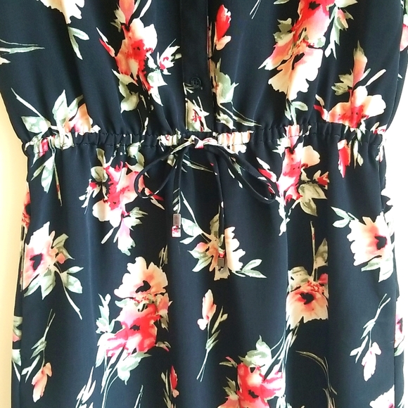 Floral print dress. - Picture 3 of 3